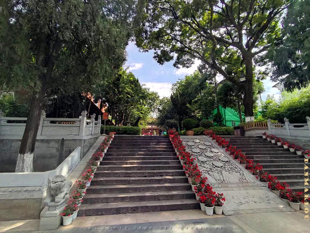 KUNMING - Temple YUANTONG - 09.jpg